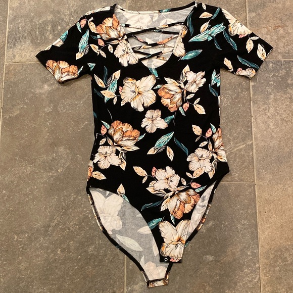 Black flowery bodysuit by decree. Size small. - Picture 1 of 3